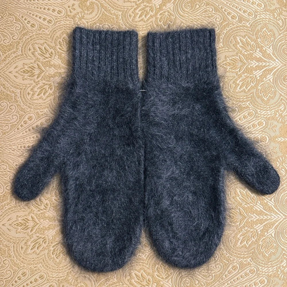 NWT Women’s Lululemon Fuzzy Cashmere Mittens Medium Large Heathered Light Oxide